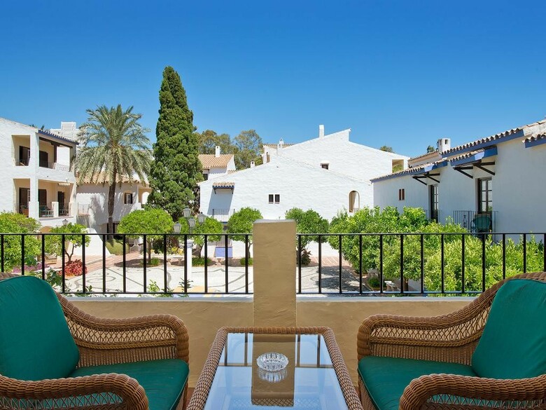 Hotel Bluebay Ban�s