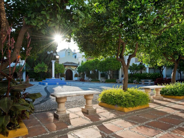 Hotel Bluebay Ban�s