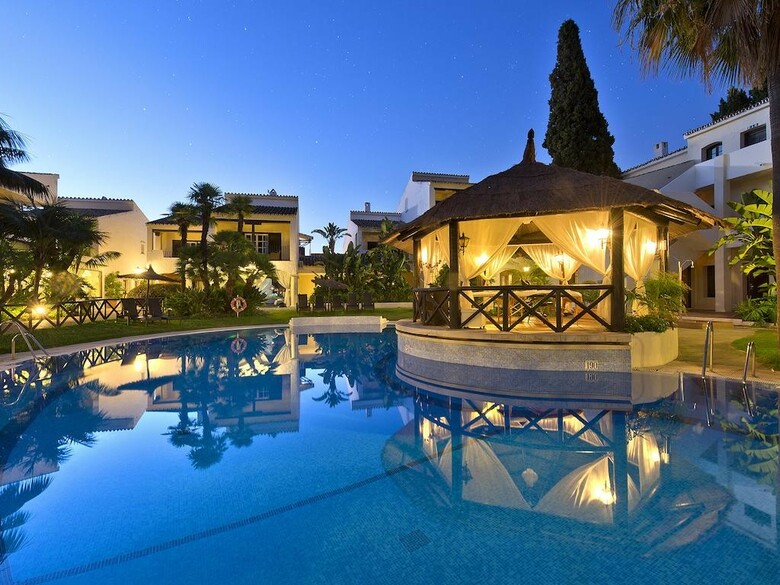 Hotel Bluebay Ban�s