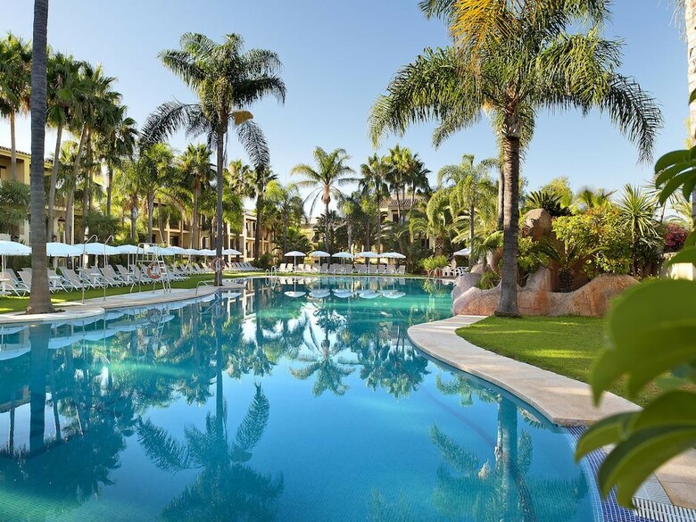 Hotel Bluebay Ban�s