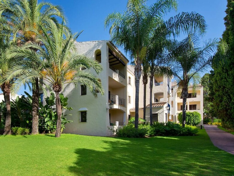 Hotel Bluebay Ban�s