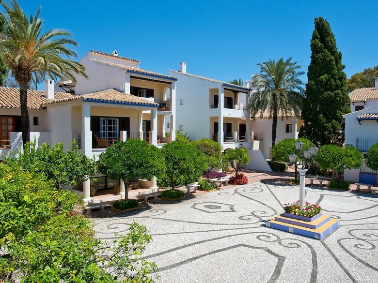 Hotel Bluebay Ban�s