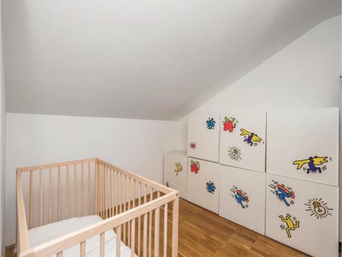 Four-bedroom Holiday Home Jurdani With A Fireplace 08