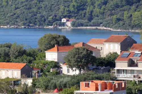 Apartments With A Parking Space Lumbarda (korcula) - 4473