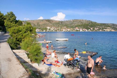 Apartments By The Sea Rogoznica - 4263