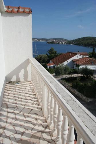 Apartments By The Sea Rogoznica - 4263