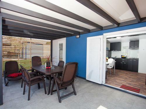 Apartamento Holiday Home Camping Kastanija.5