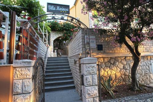 Apartamentos Villa Marinesa