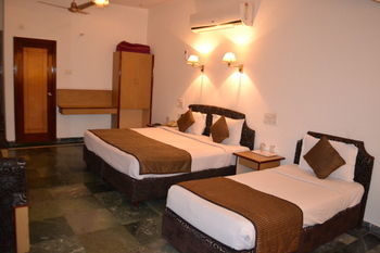 Hotel Chandra Inn