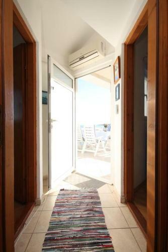 Apartments By The Sea Milna (Vis) - 8944