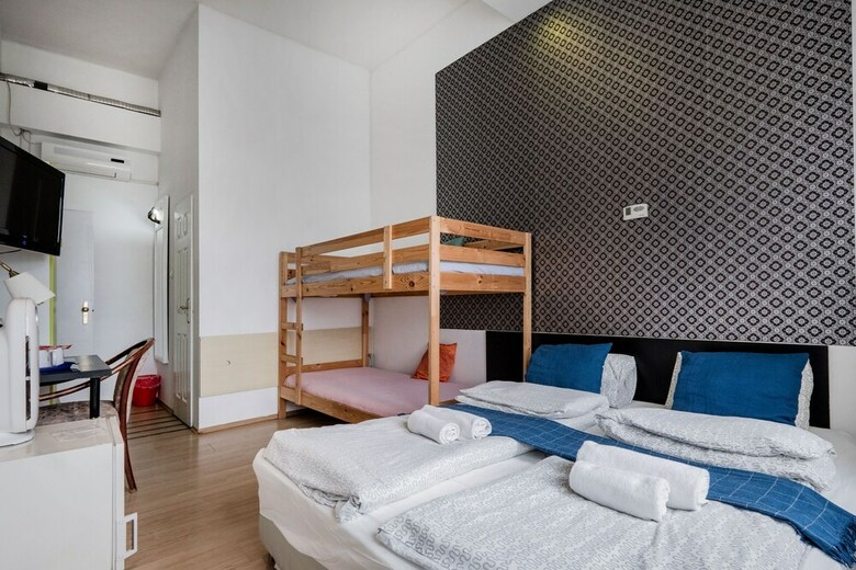 Residencia Europa Centerpoint Guesthouse