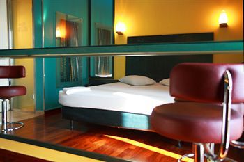 Pines Hotel