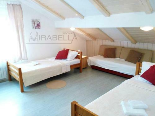 Hostal Rooms Mirabella