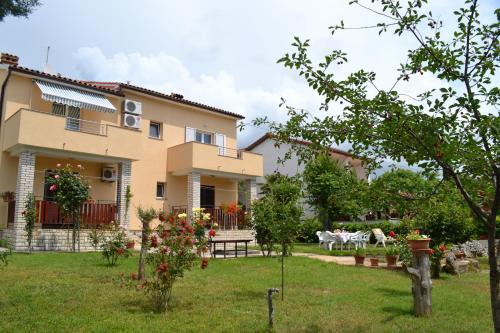 Apartment Gr?ini? 298