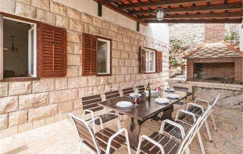 Holiday Home Pucisca With Hot Tub I