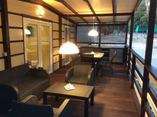Mobile Home Shelbox