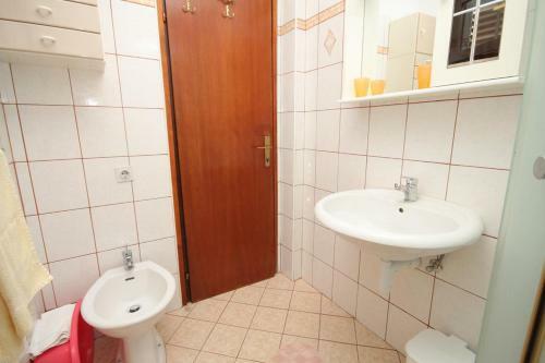 Apartments With A Parking Space Cunski (losinj) - 7867