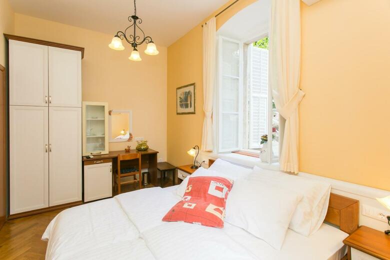 Hostal Rooms Posat