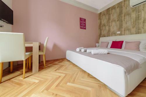 Hostal Piranika