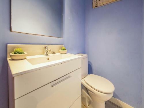 Ten-bedroom Holiday Home In Alcanar Platja