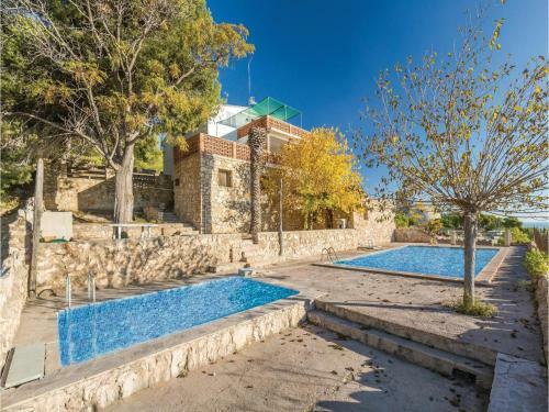 Ten-bedroom Holiday Home In Alcanar Platja