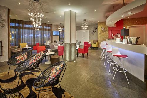 Kyriad Prestige Lyon Est - Saint Priest Eurexpo Hotel And Spa