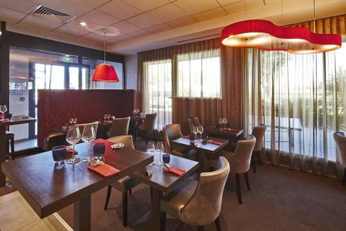 Kyriad Prestige Lyon Est - Saint Priest Eurexpo Hotel And Spa