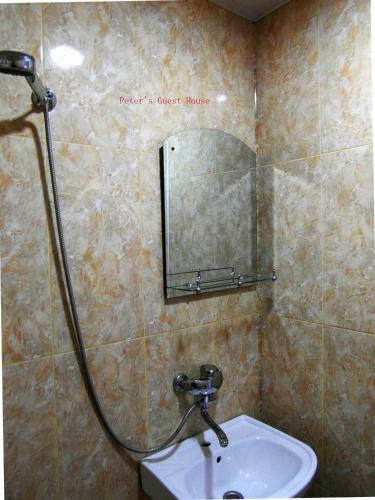 Hostal Peter's Guest House