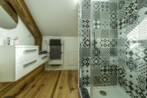 Bed & Breakfast Les Bulles Dor�es Art & Gallery