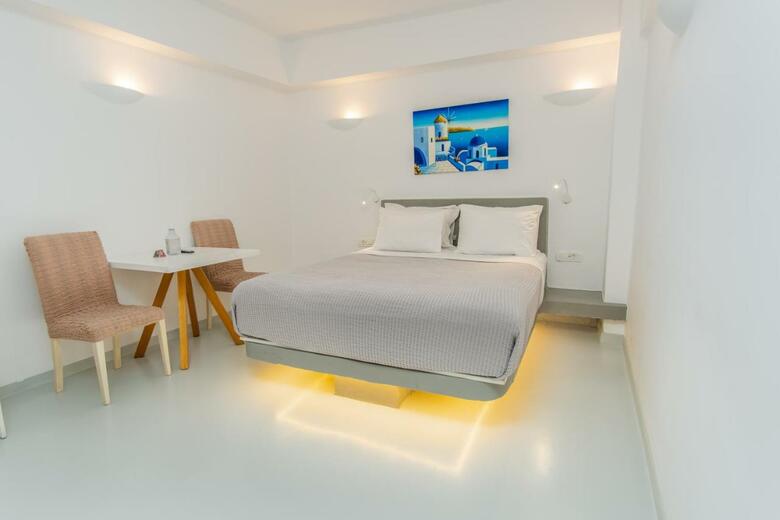 Central Fira Hotel