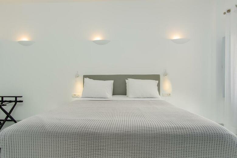 Central Fira Hotel