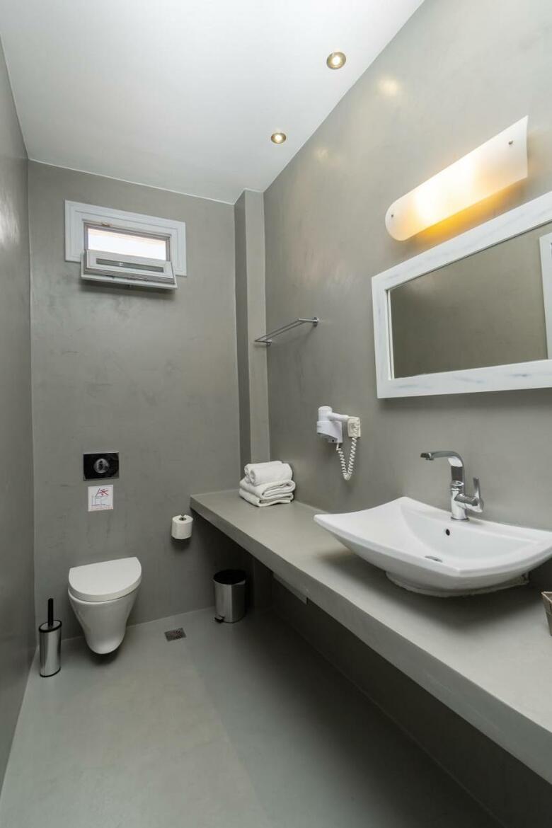 Central Fira Hotel