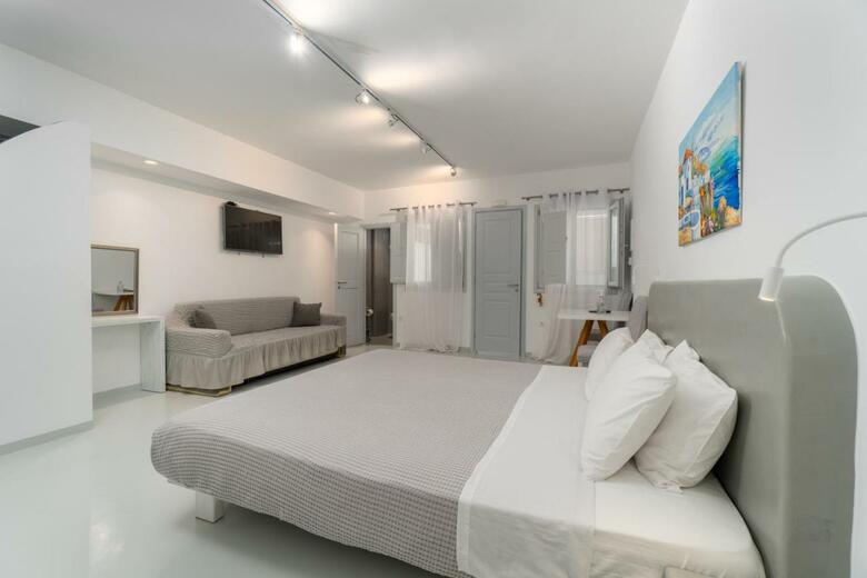 Central Fira Hotel
