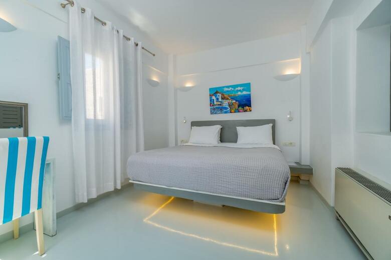 Central Fira Hotel