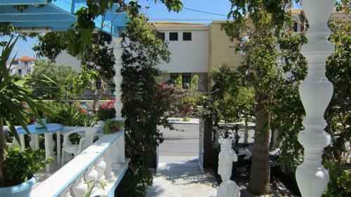 Hostal G. Sandalis Hotel