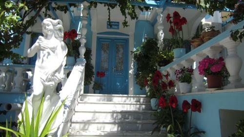 Hostal G. Sandalis Hotel