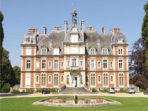 Two-bedroom Apartment In Ocquerre