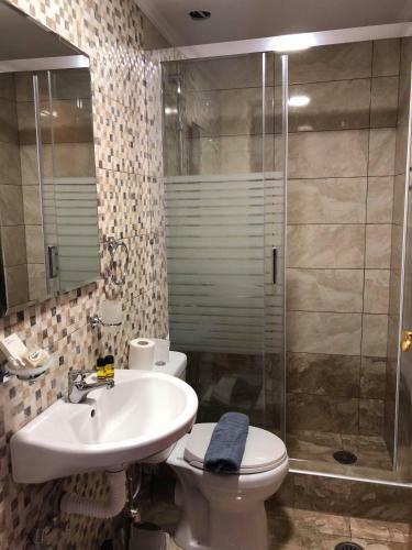 Hostal Pelineon Rooms