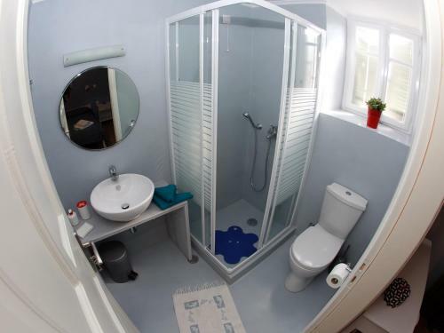 Hostal Theano Guesthouse
