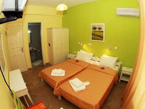 Hostal Theano Guesthouse