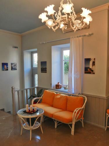 Hostal Theano Guesthouse