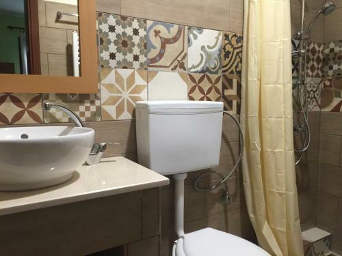 Hostal Bloutsos Rooms