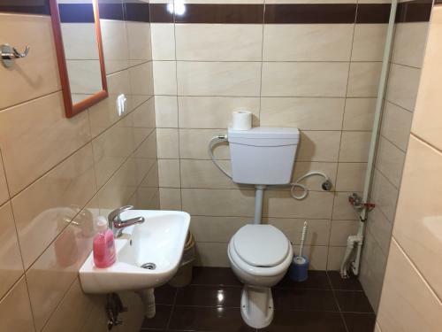 Hostal Bloutsos Rooms