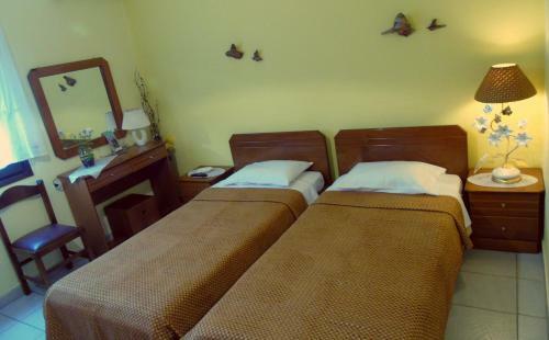 Hostal Bloutsos Rooms