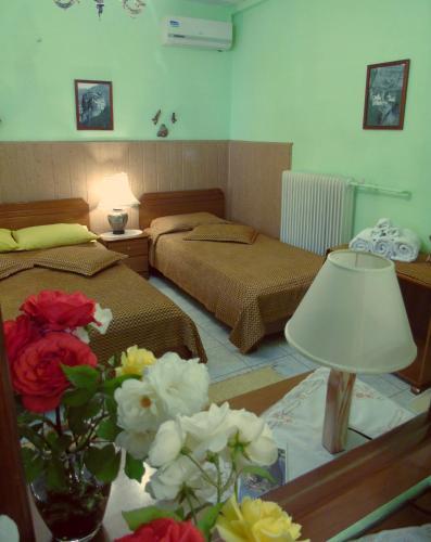 Hostal Bloutsos Rooms