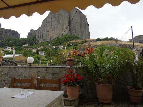 Hostal Bloutsos Rooms