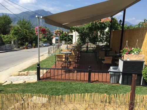 Hostal Bloutsos Rooms