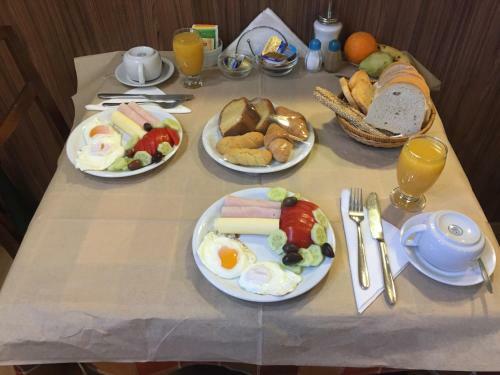 Hostal Bloutsos Rooms