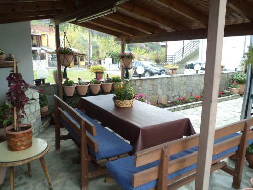 Hostal Bloutsos Rooms