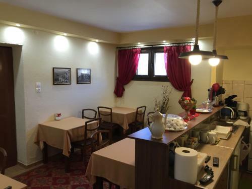 Hostal Bloutsos Rooms